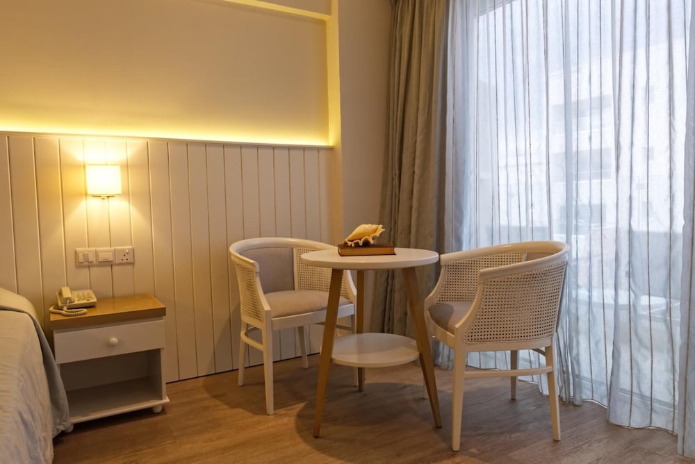 Фото Sunrise Gardens Aparthotel