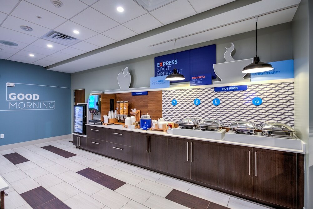 Фото Holiday Inn Express & Suites Reedsville - State Coll Area, an Ihg Hotel