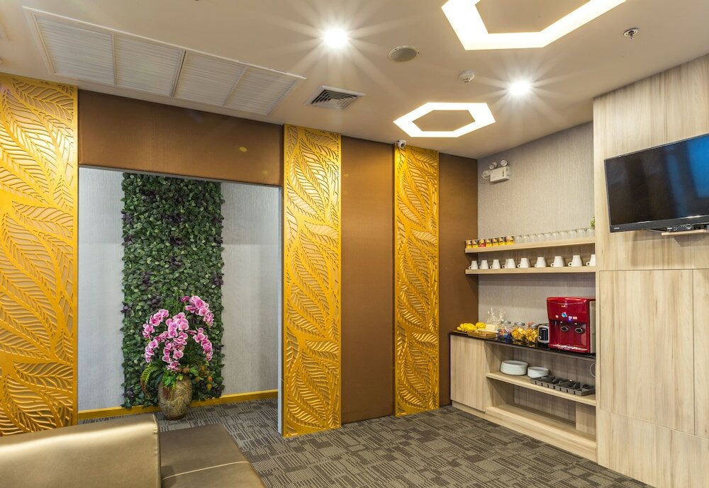 Фото Leela Orchid Hotel