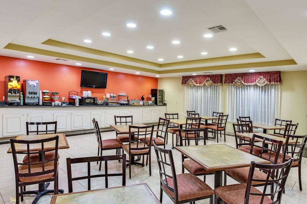 Фото La Quinta Inn & Suites by Wyndham Canton Ms