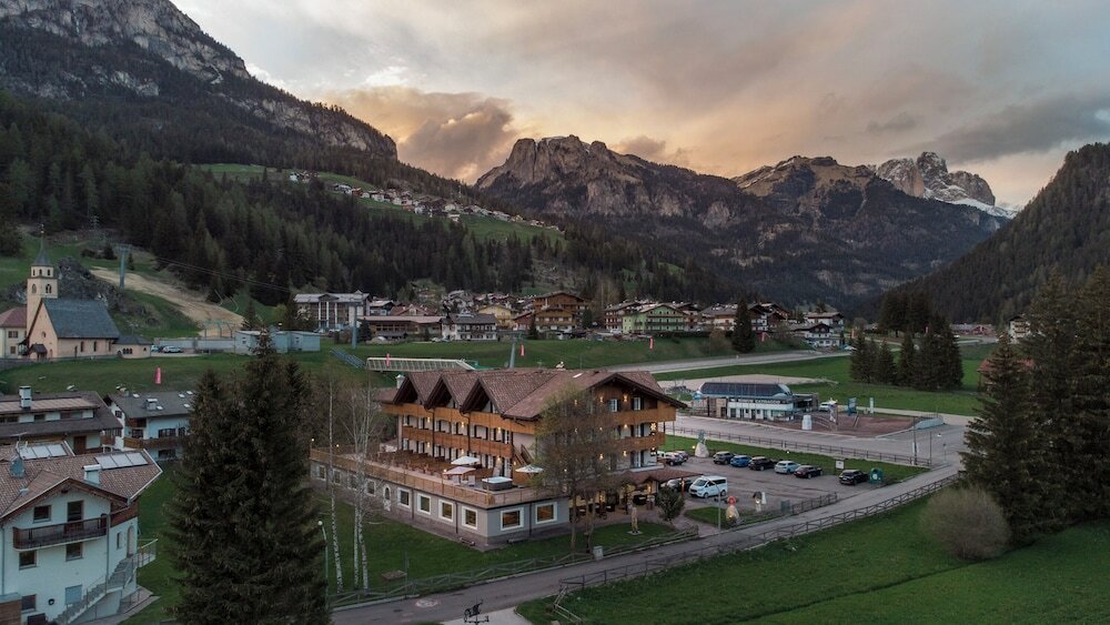Фото X Alp Hotel