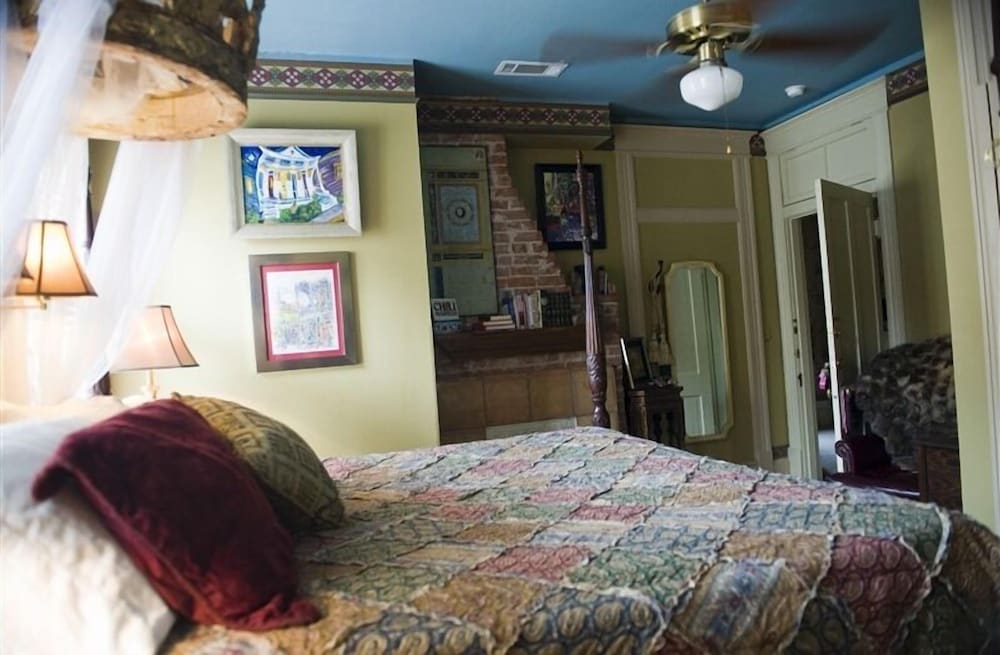 Фото Stay Fairfield - Fairfield Place and Fairfield Manor Bed & Breakfast