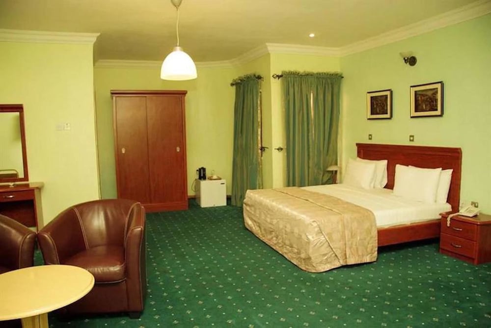 Фото Solitude Hotel Victoria Island