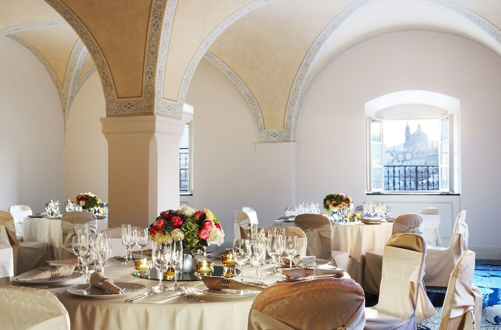 Фото Four Seasons Hotel Prague