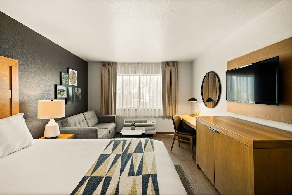 Фото Oxford Suites Redding