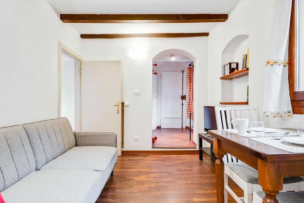 Фото Tra le Due Torri e Piazza Santo Stefano Apartment