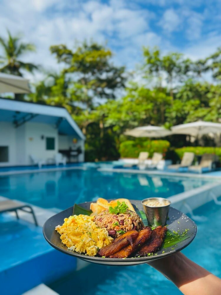 Фото Cocomar Beachfront Hotel and Island Resort