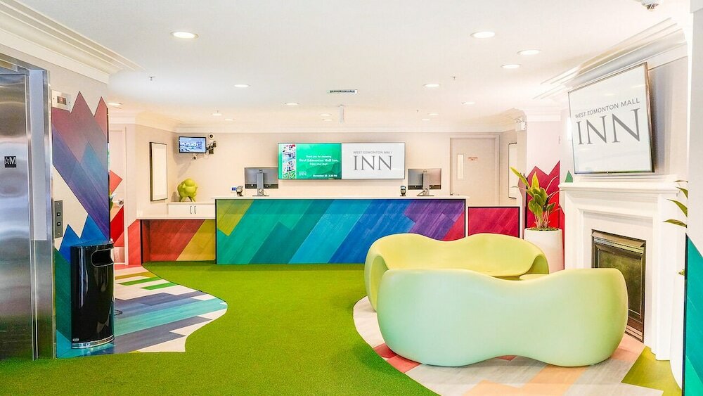 Фото West Edmonton Mall Inn