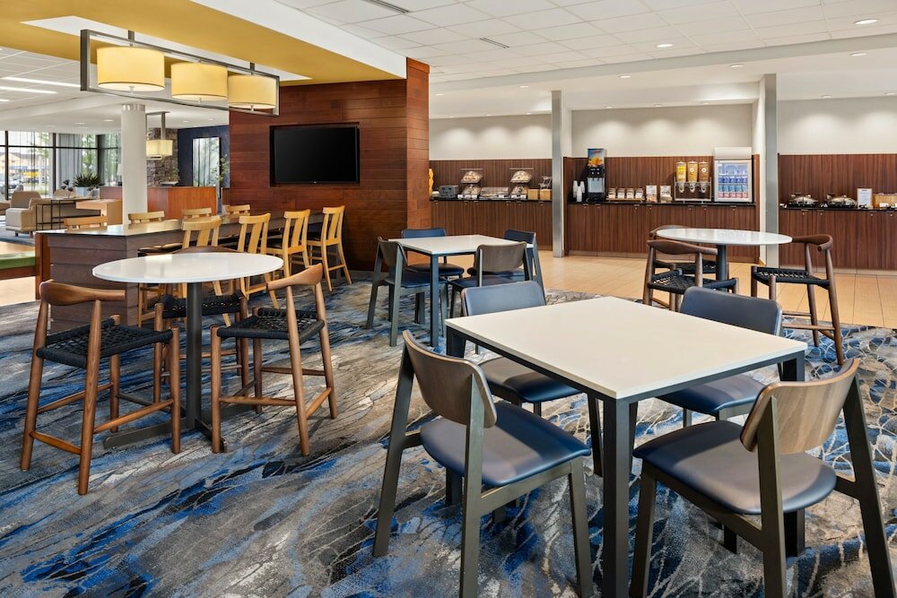 Фото Fairfield Inn & Suites by Marriott Waterloo Cedar Falls