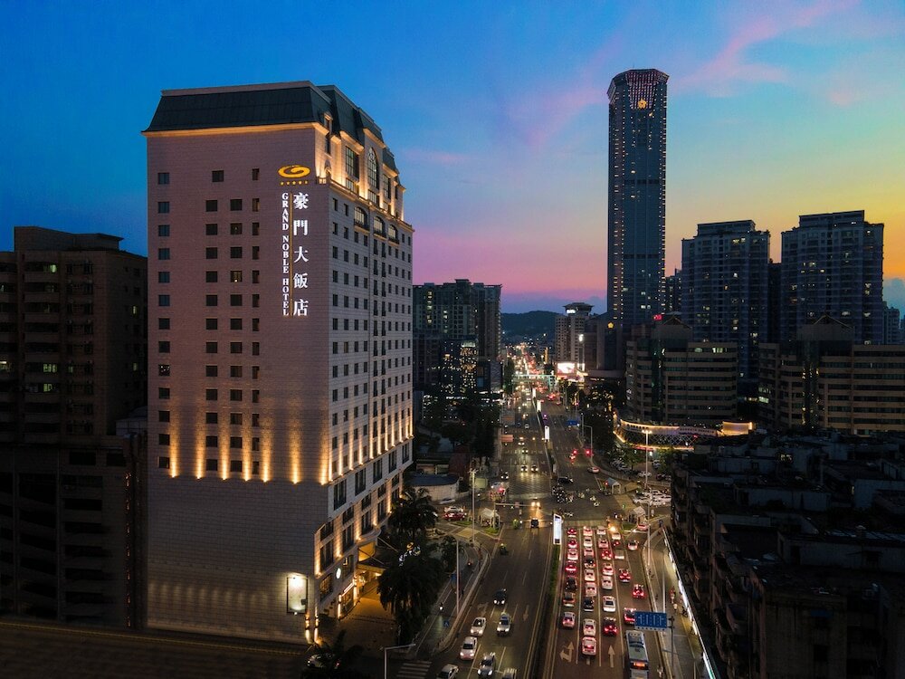 Фото Grand Noble Hotel