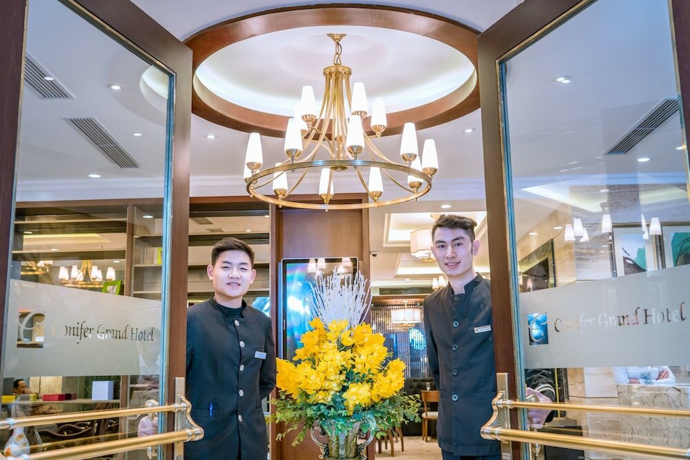 Фото Conifer Grand Hotel