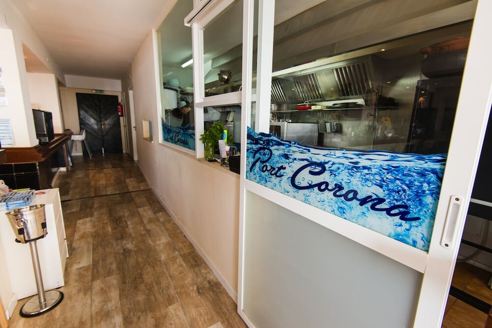 Фото Hostal Port Corona