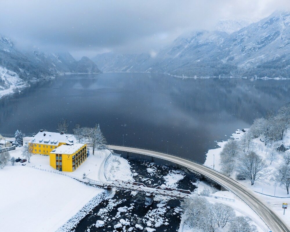 Фото Trolltunga Hotel