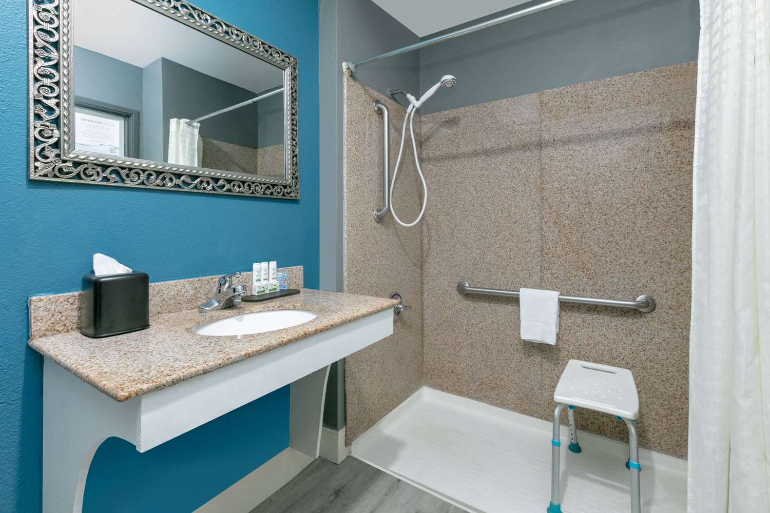 Фото La Quinta Inn & Suites by Wyndham Decatur