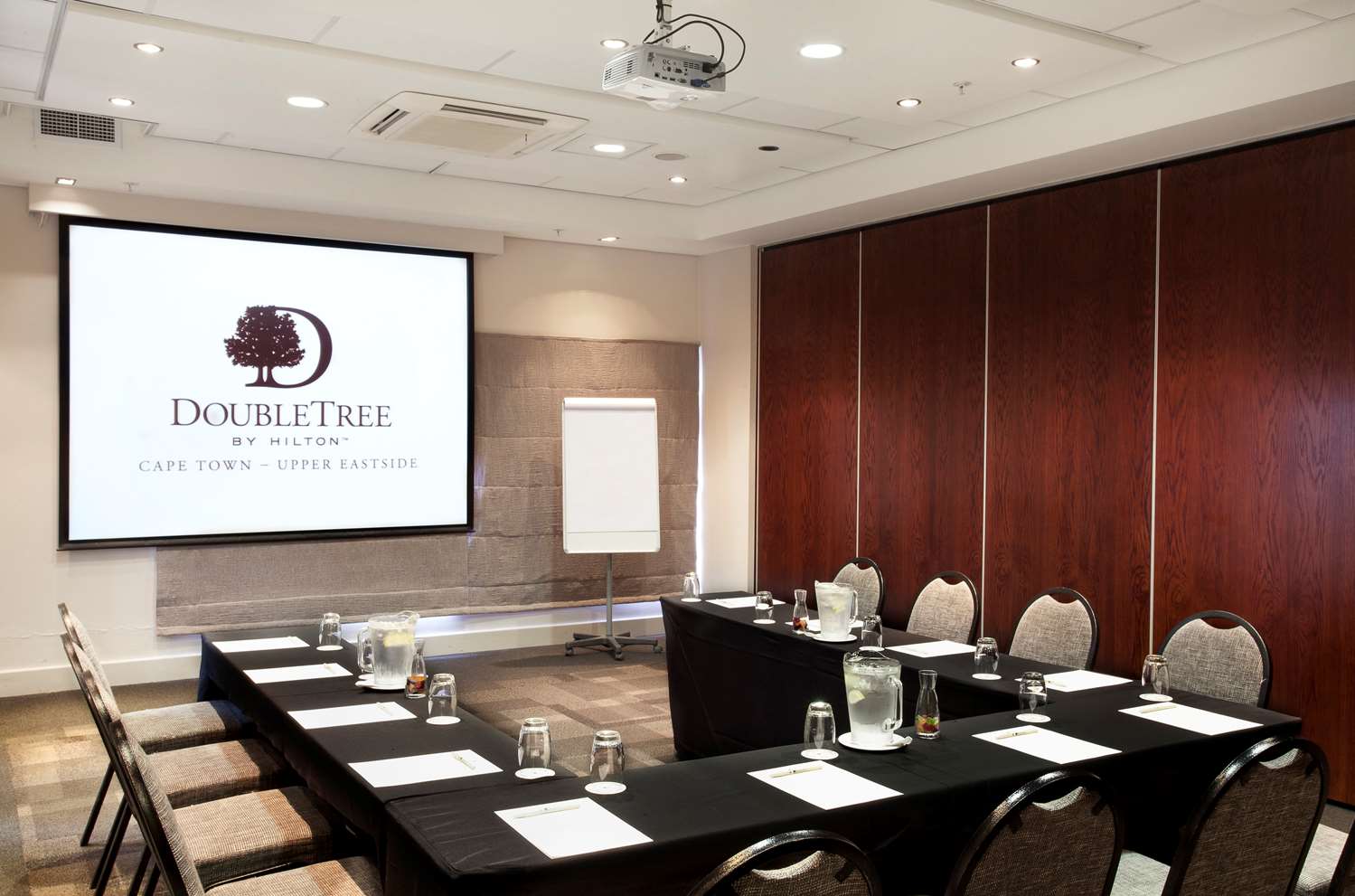 Фото DoubleTree by Hilton Cape Town - Upper Eastside