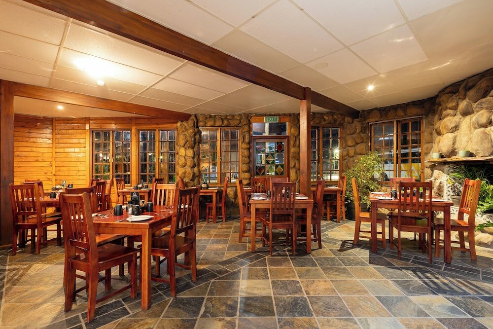 Фото Knysna Log-Inn Hotel