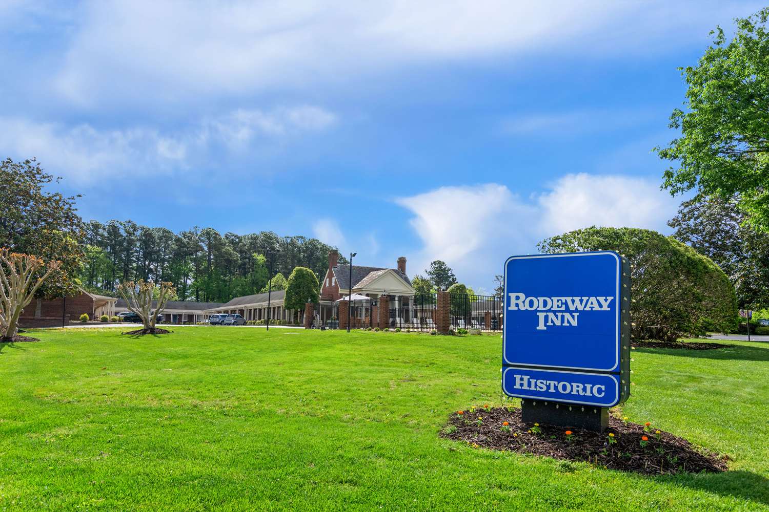 Фото Rodeway Inn Historic