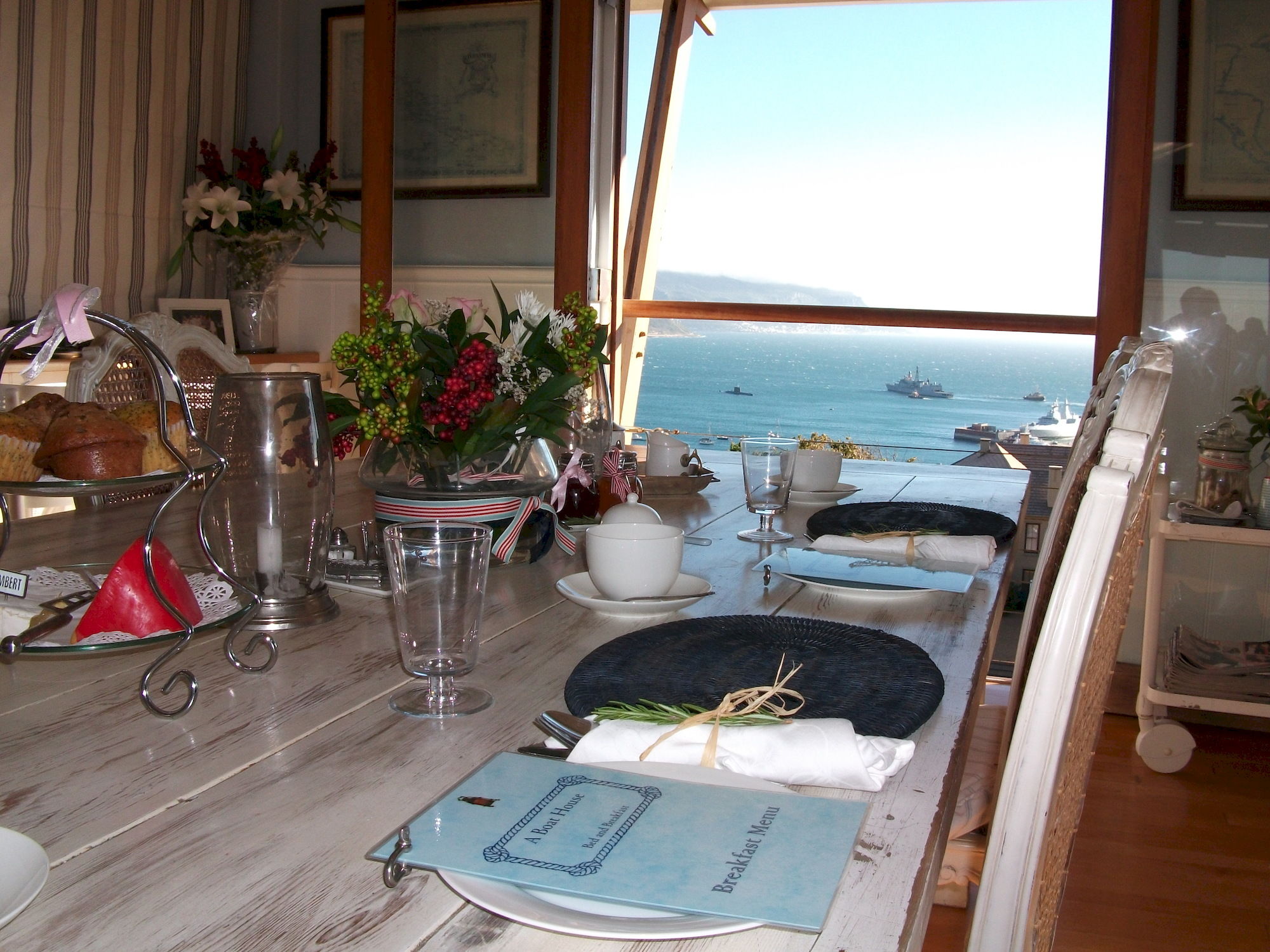 Фото A Boat House