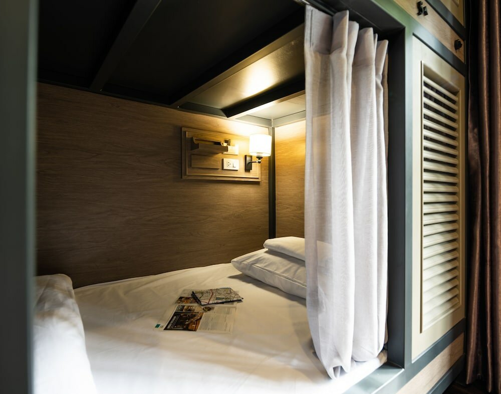 Фото Warm Window Silom - Hostel