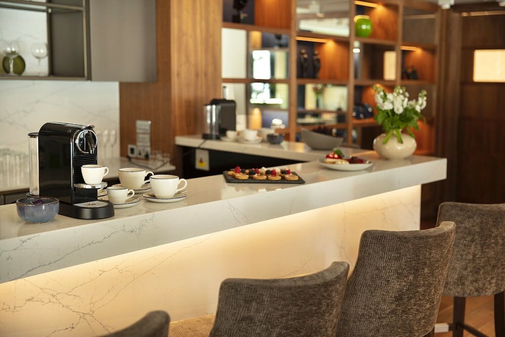 Фото Отель Tower Suites by Blue Orchid