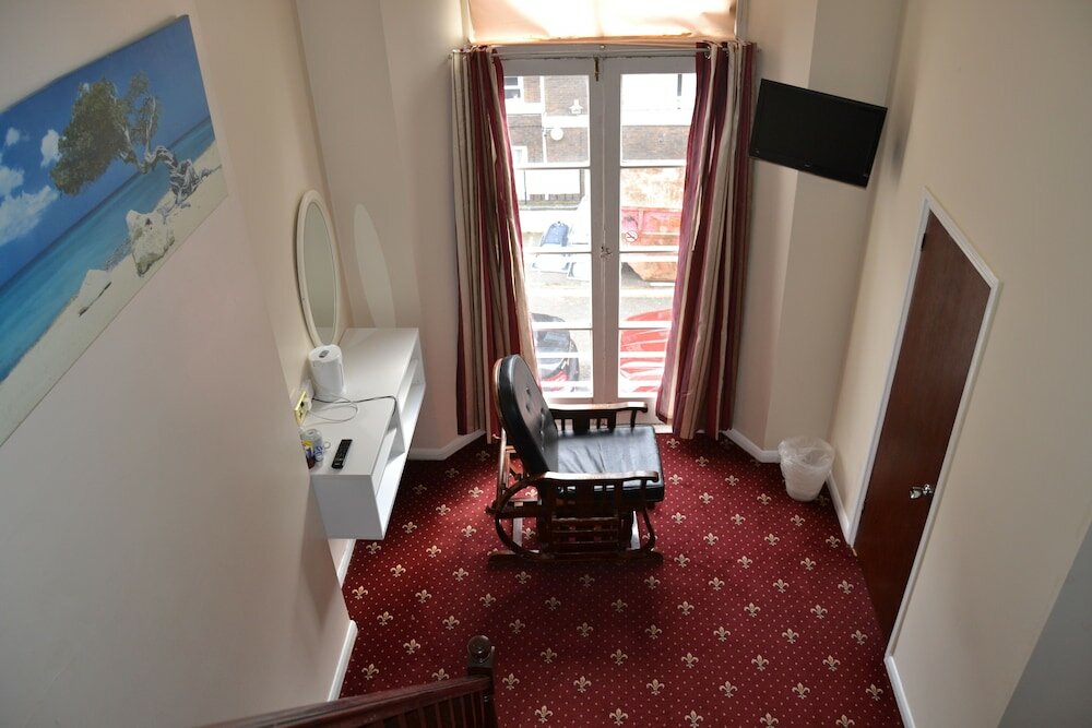 Фото Hyde Park Court Hotel