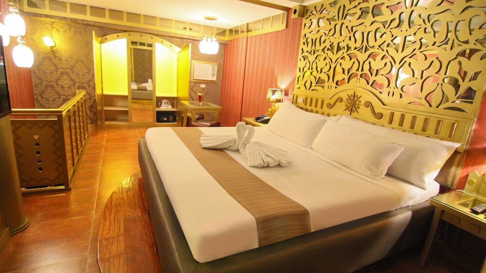 Фото Victoria Court Cuneta