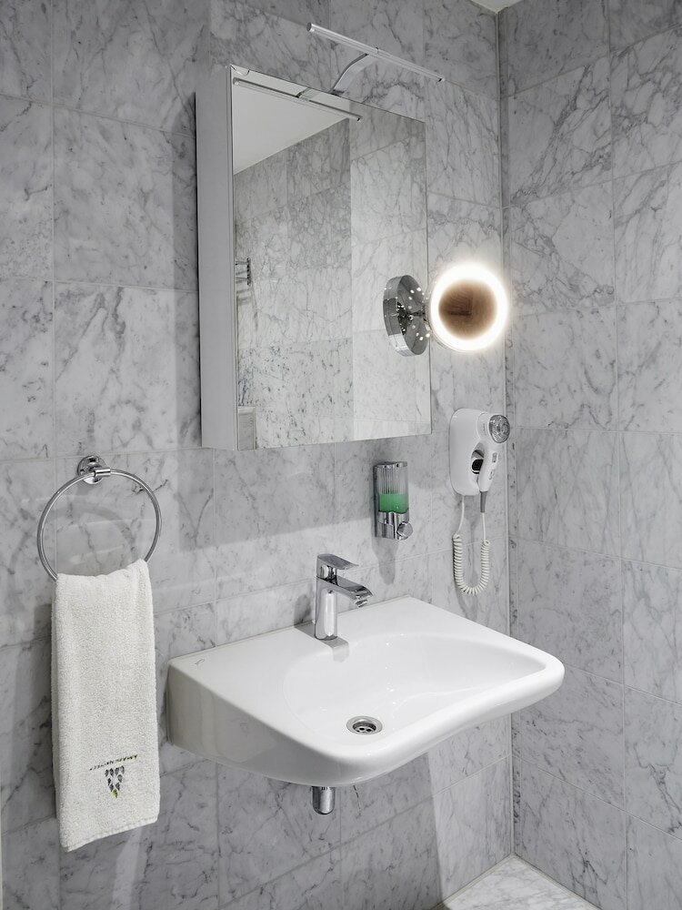 Фото Amadi Park Hotel