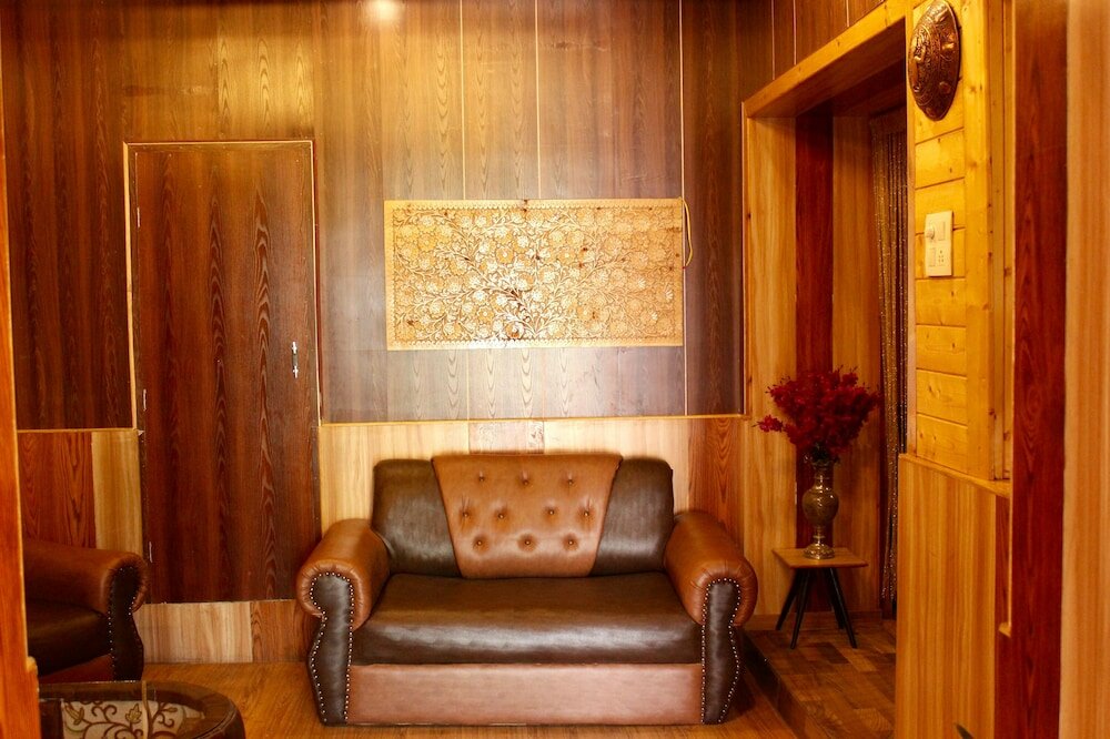 Фото Walisons Hotel