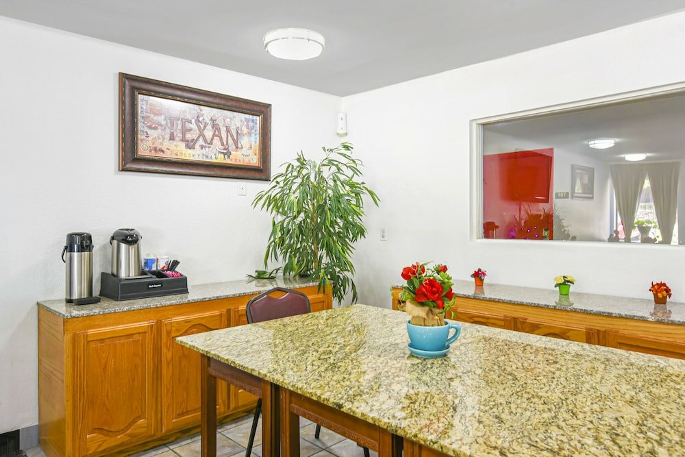 Фото Oyo Hotel Irving Dfw Airport South