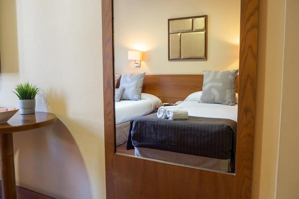 Фото Hotel Sterling