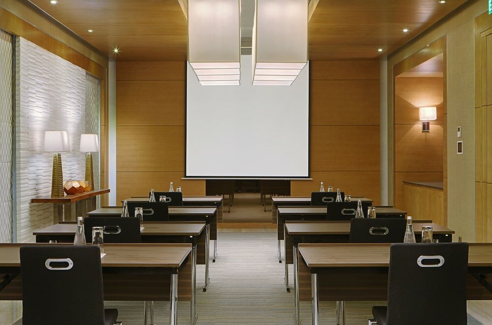 Фото DoubleTree by Hilton Riyadh - Al Muroj Business Gate