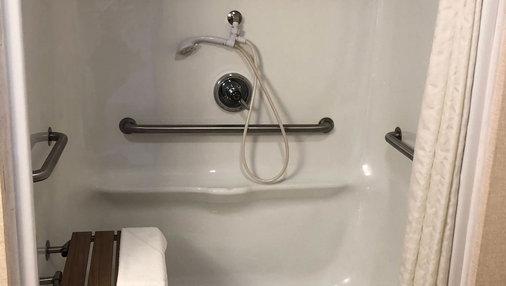 Фото Colonial Inn Ellsworth