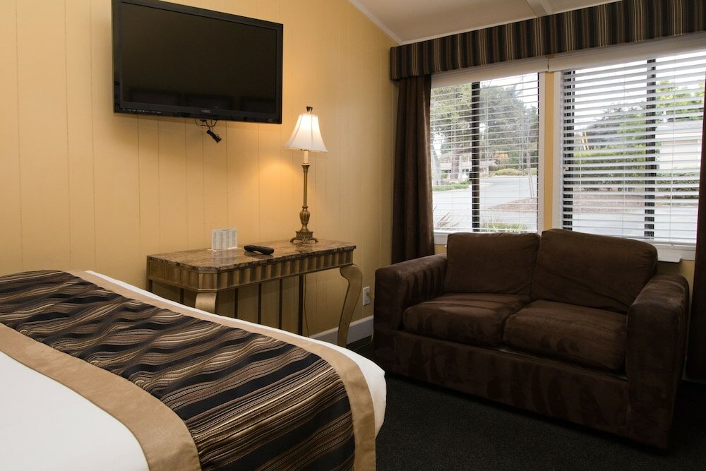 Фото Monterey Peninsula Inn