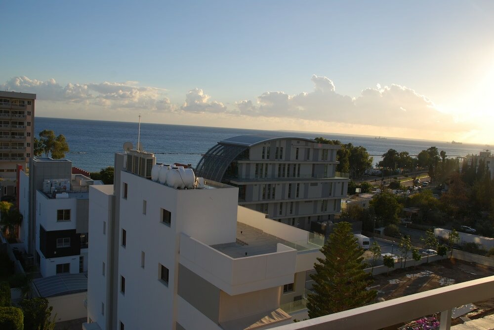 Фото The Caravel Hotel