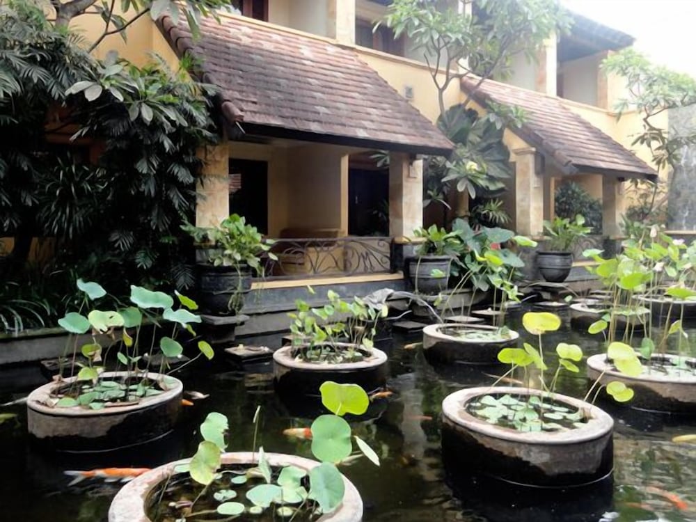 Фото Lotus Garden Hotel
