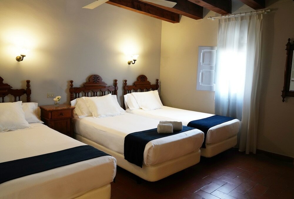 Фото Hotel Medium Renaixença