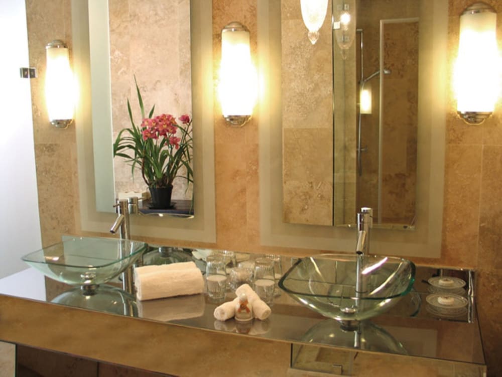 Фото Colona Castle