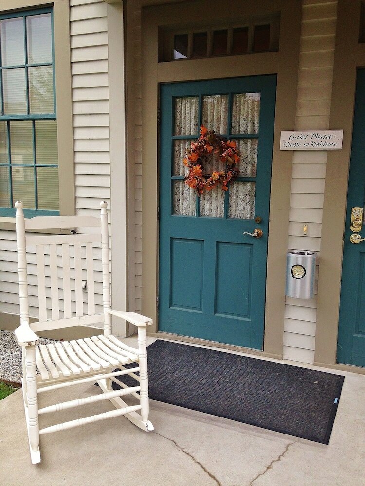 Фото Chambery Inn