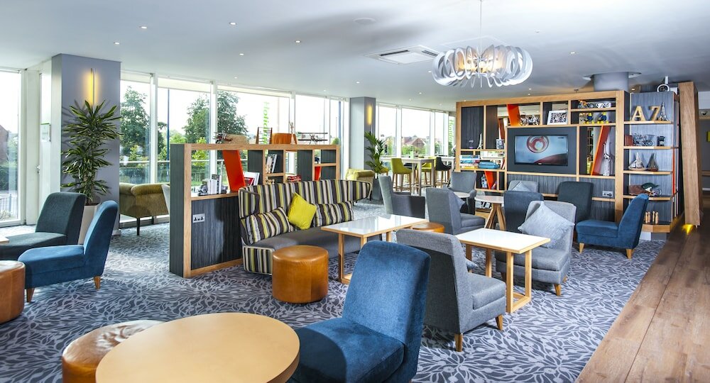 Фото Holiday Inn London - West, an Ihg Hotel