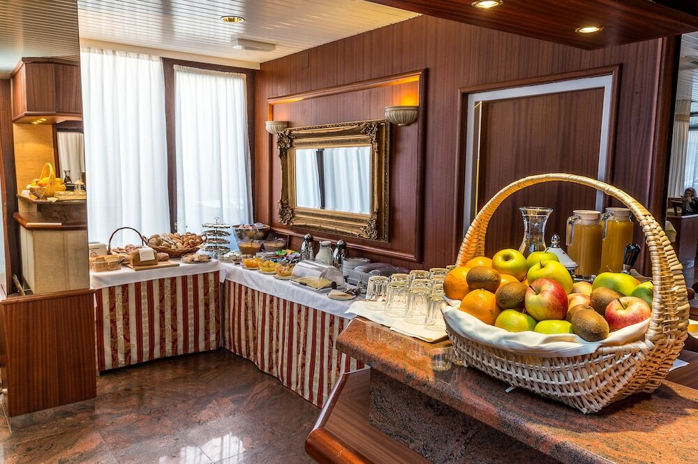 Фото Hotel Churchill