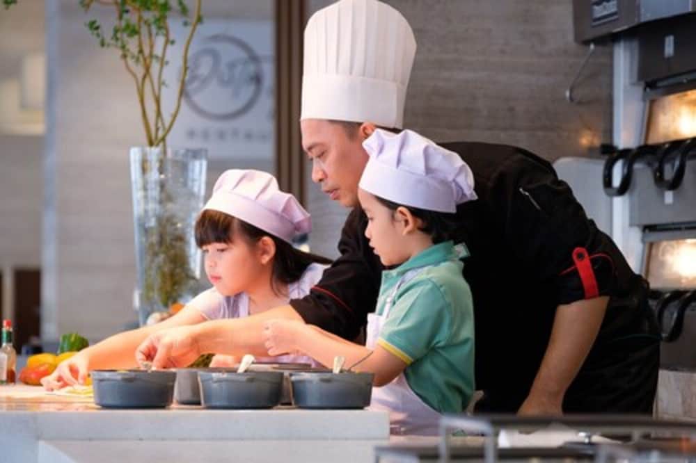 Фото Holiday Inn & Suites Jakarta Gajah Mada, an Ihg Hotel