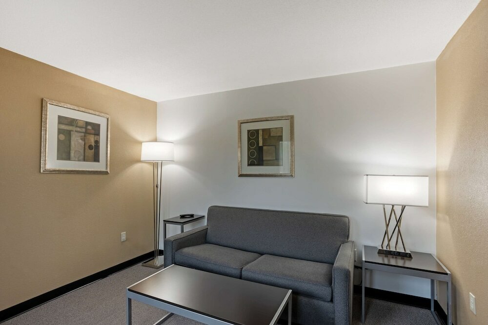 Фото Best Western Plus Reading Inn & Suites