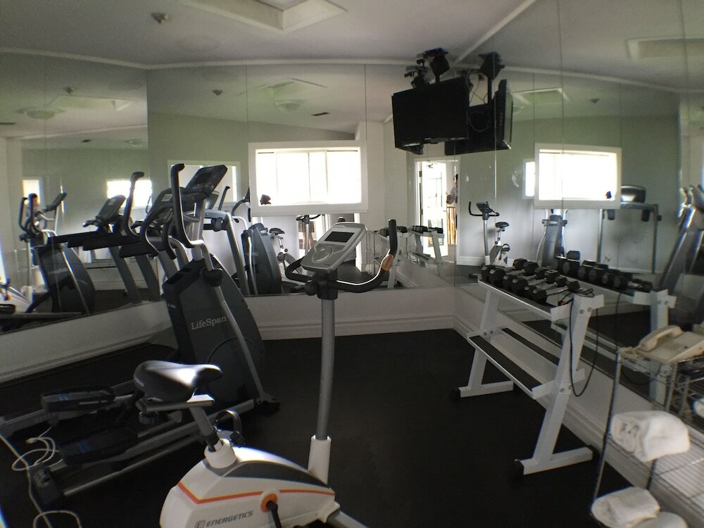 Фото Super 8 by Wyndham Mt Hope Hamilton Intl Arpt On