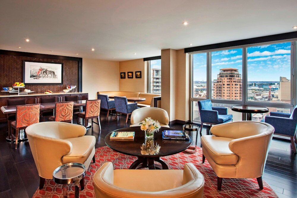 Фото Sheraton LaGuardia East Hotel