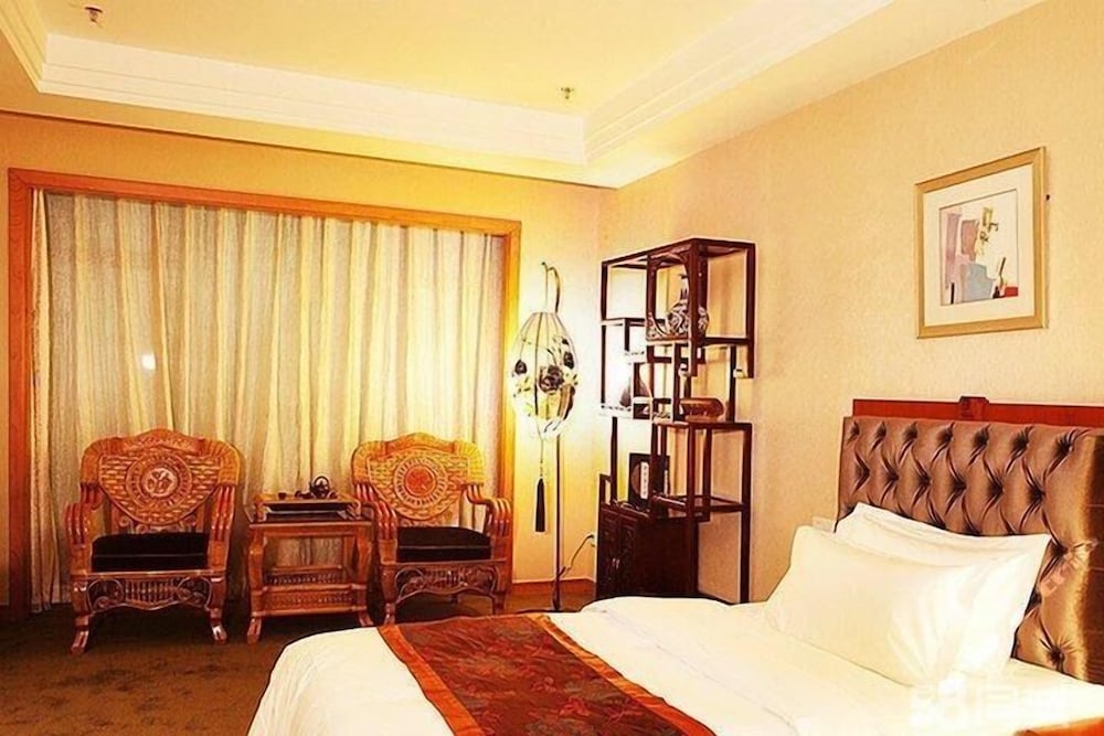 Фото The Hot Spring Hotel