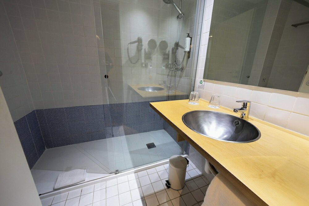 Фото Kyriad Direct Eth Irun