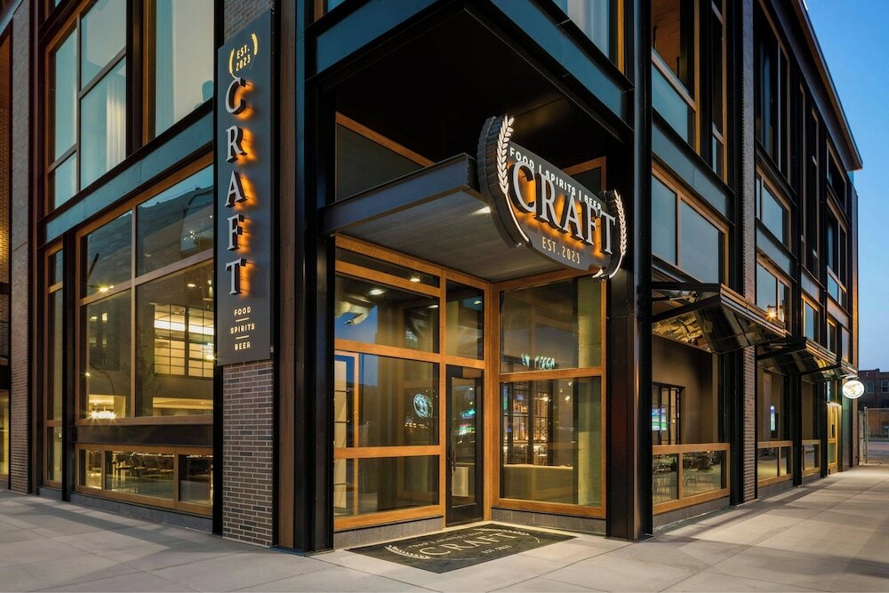 Фото The Trade, Autograph Collection