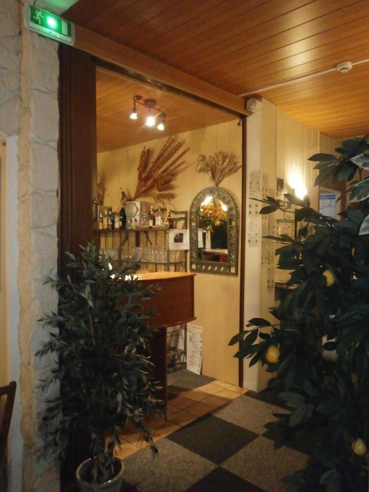 Фото Hôtel Beauséjour