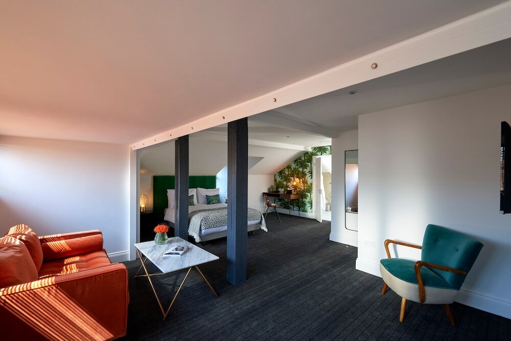 Фото The Lodge Hotel Putney