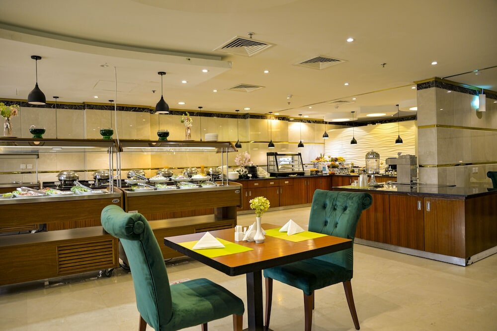 Фото Crown Town Hotel